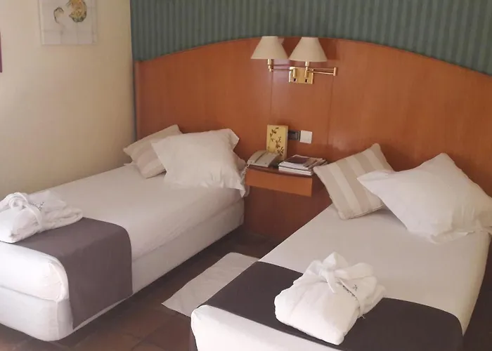 L'estacio 3* 보캐어렌트